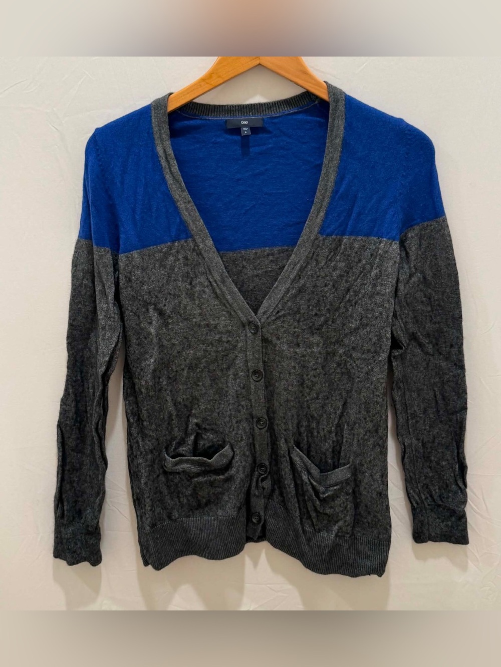 GAP Women Blue and Gray Colorblock V-Neck Cardigan S
